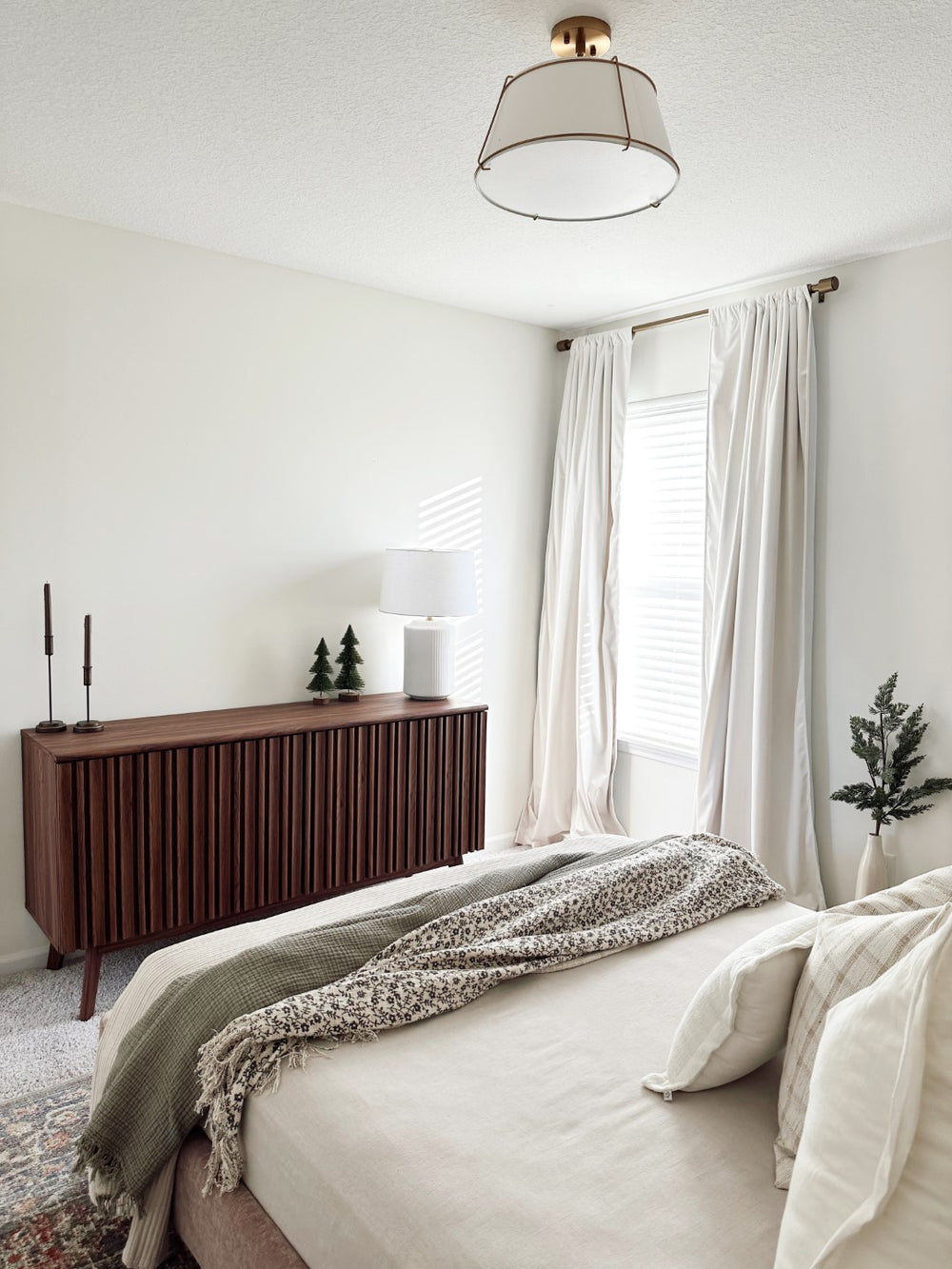 Helena Media Stand: Mid-Century Design with Carved Details to Elevate Your Entertainment Space Elegantly