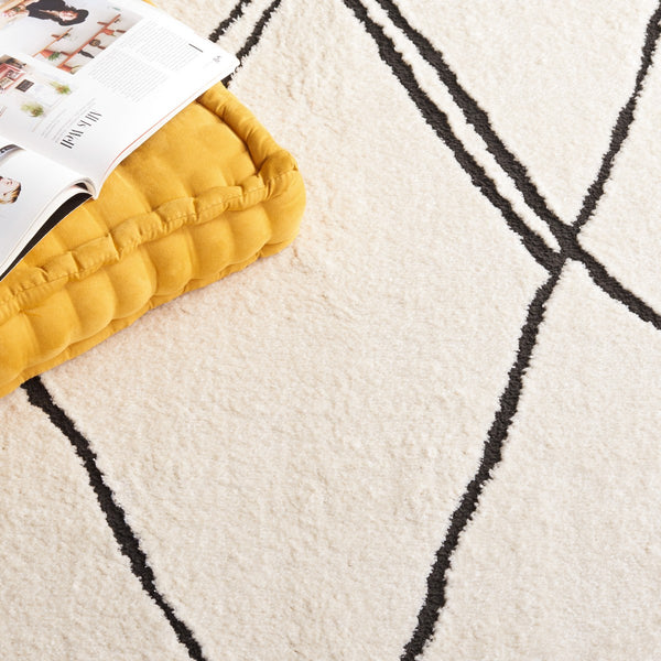 Safavieh Melody 104 Bohemian Power Loomed Rug Ivory / Black MEL104A-9