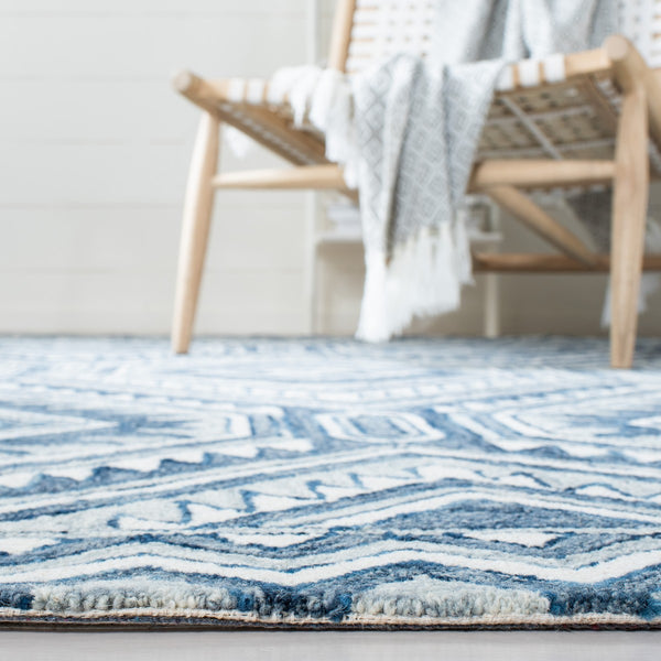 Safavieh Metro Hand Tufted Wool and Cotton with Latex Rug MET122M-8