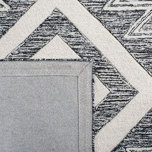 Safavieh Metro 254 Hand Tufted 100% Wool Pile Rug Ivory / Black 100% Wool Pile MET254A-5