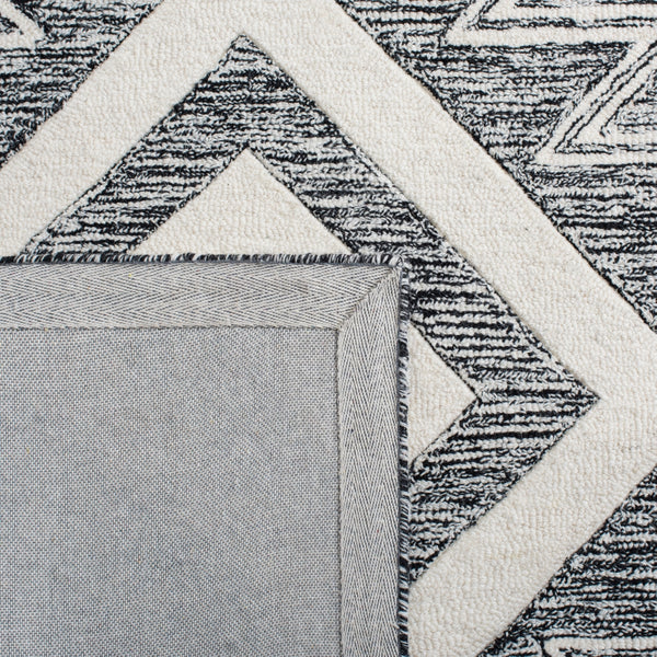 Safavieh Metro 254 Hand Tufted 100% Wool Pile Rug Ivory / Black 100% Wool Pile MET254A-5