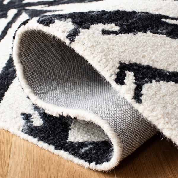 Safavieh Metro 402 Handtufted 100% Wool Rug Black / Ivory MET402Z-5