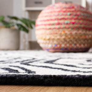 Safavieh Metro 404 Handtufted 100% Wool Rug Black / Ivory MET404Z-5