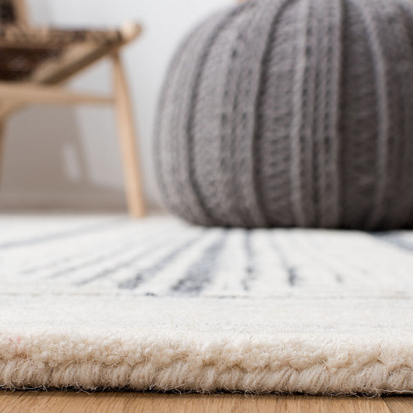 Metro Hand Tufted Pet Yarn and Wool Rug with Luxurious Texture for Elegant Home Decor Style