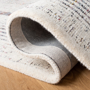 Safavieh Metro 991 Hand Tufted 60% Pet Yarn, 40% Wool Rug Red / Ivory 60% Pet yarn, 40% Wool MET991Q-5