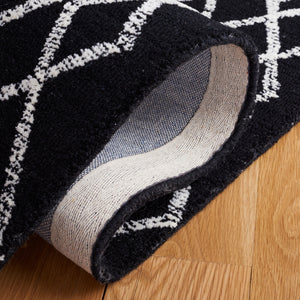 Safavieh Metro 994 Hand Tufted 100% Fine Indian Wool Pile Rug Black / Ivory 100% Fine Indian Wool Pile MET994Z-5