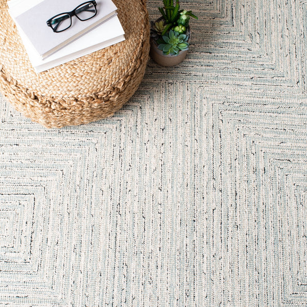 Safavieh Micro-Loop 176 Hand Tufted 80% Wool and 20% Cotton Solid & Tonal Rug MLP176F-9