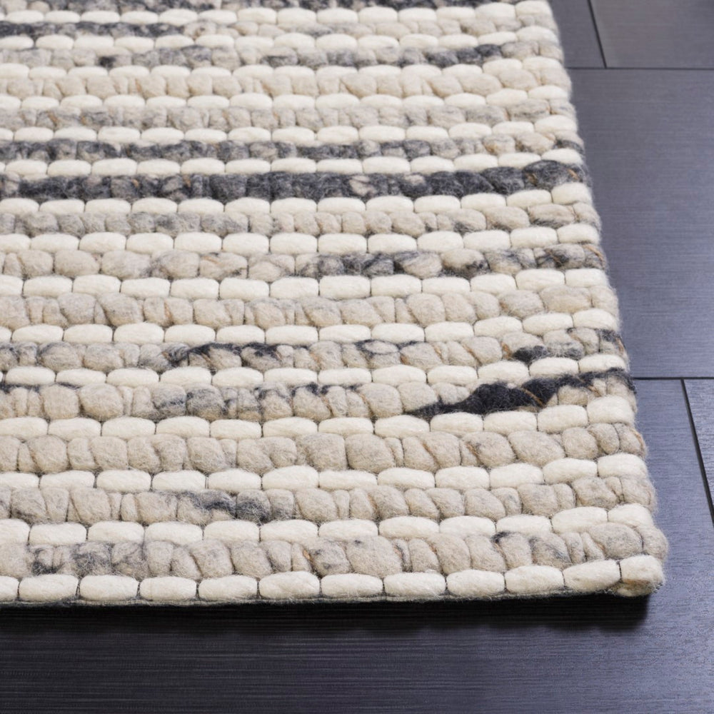 Safavieh Marbella 205 Hand Woven WOOL Braided Rug MRB205Z-8