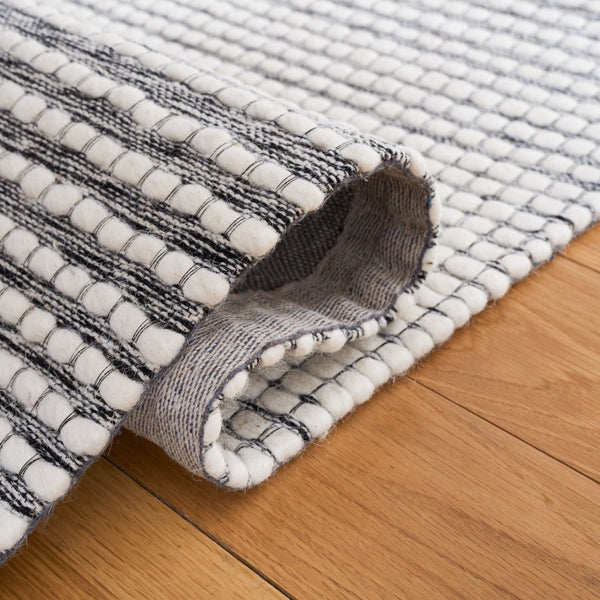 Safavieh Marbella 208 Hand Woven Wool with cotton cloth backing Contemporary Rug MRB208Z-8