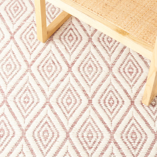 Safavieh Marbella 308 Hand Woven 100% Wool Pile Rug Dark Pink / Ivory MRB308U-5