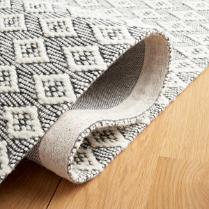 Safavieh Marbella 310 Hand Woven 100% Wool Pile Rug Ivory / Black MRB310A-5