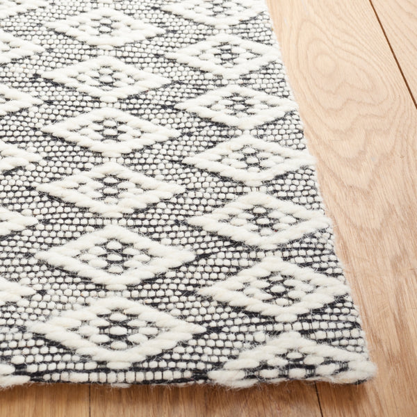Safavieh Marbella 310 Hand Woven 100% Wool Pile Rug Ivory / Black MRB310A-5