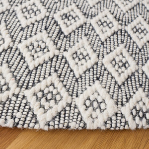 Safavieh Marbella 310 Hand Woven 100% Wool Pile Rug Ivory / Black MRB310A-6R