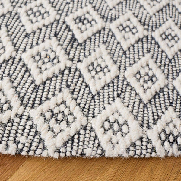 Safavieh Marbella 310 Hand Woven 100% Wool Pile Rug Ivory / Black MRB310A-6R