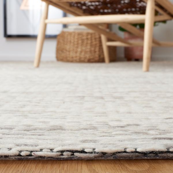 Safavieh Marbella 311 Hand Woven 100% Wool Pile Rug Grey / Beige MRB311F-5