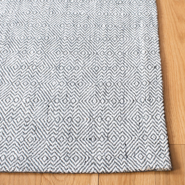 Safavieh Marbella 316  Hand Woven 50% Polypropylene, 50% Wool Rug MRB316H-8