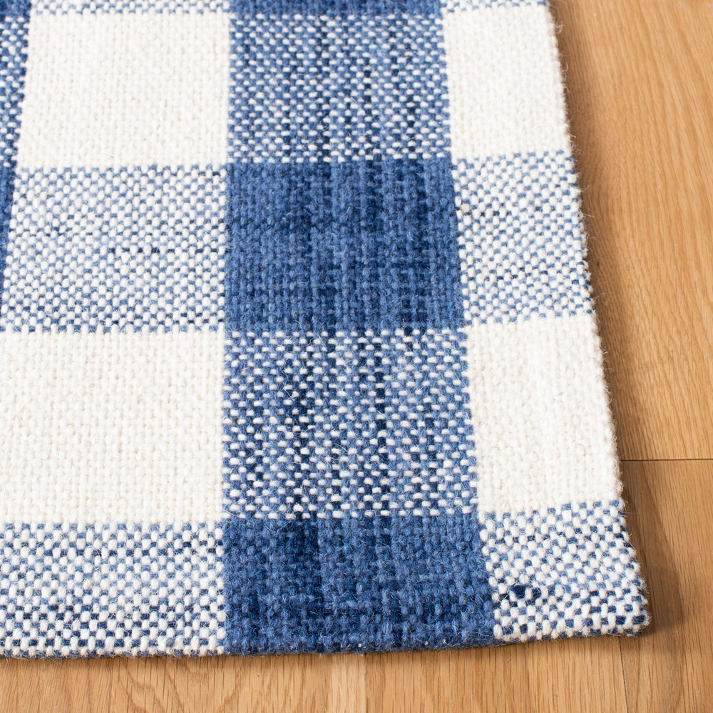 Safavieh Marbella 317  Hand Woven 100% Wool Rug MRB317N-8