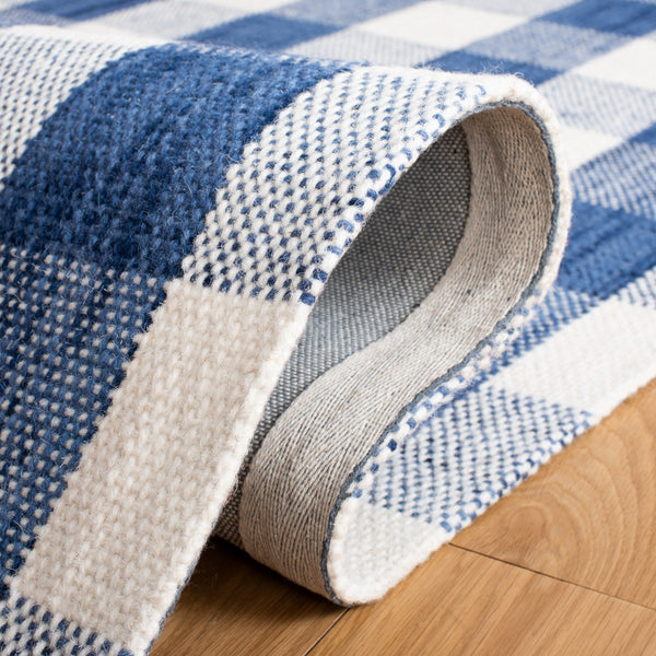 Safavieh Marbella 317  Hand Woven 100% Wool Rug MRB317N-8