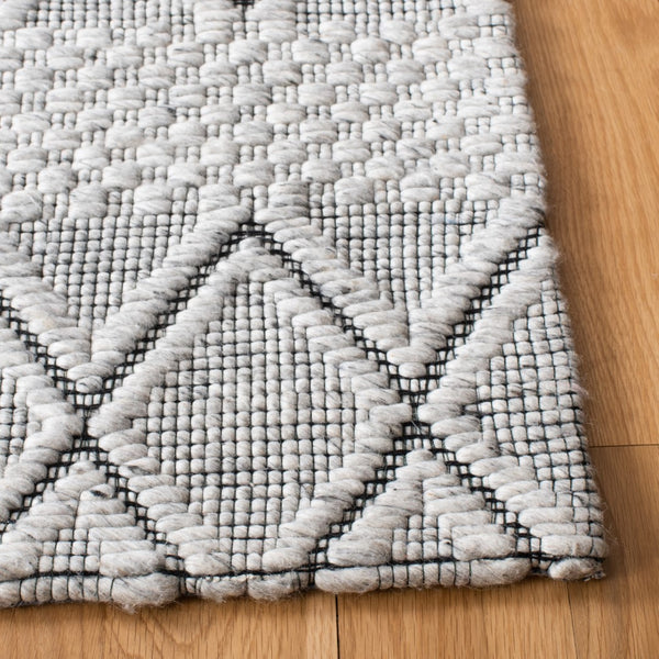 Safavieh Marbella 320 Hand Woven Wool and Cotton with Latex Rug MRB320F-8