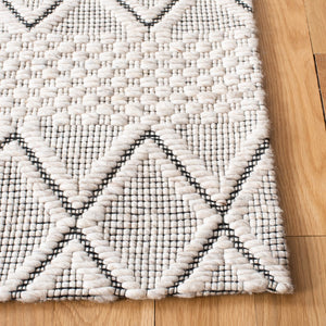 Safavieh Marbella 320 Hand Woven Wool and Cotton with Latex Rug MRB320G-8