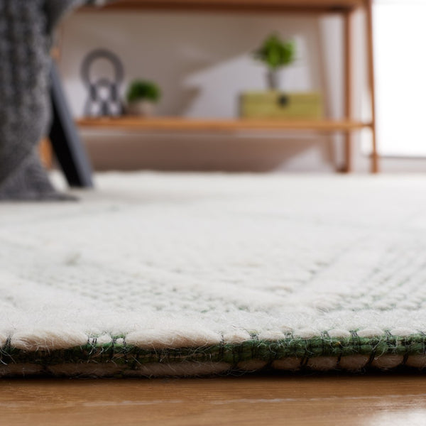 Safavieh Marbella 326 Hand Woven 95% Fine Indian Wool and 5% Nylon Rug MRB326Y-8