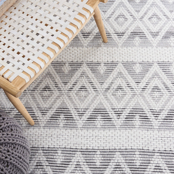 Safavieh Marbella 855 Hand Loomed 80% Wool/15% Cotton/and 5% Polyester Rug MRB855Z-6SQ