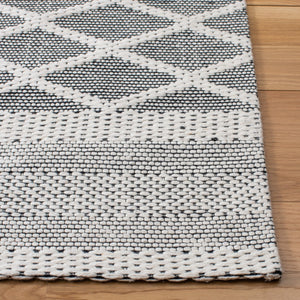 Safavieh Marbella 952 Hand Woven 70% Wool/30% Cotton Rug MRB952Z-8