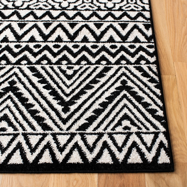 Mercer 400 Mercer 416 Bohemian Power Loomed Polypropylene Pile Rug Ivory / Charcoal