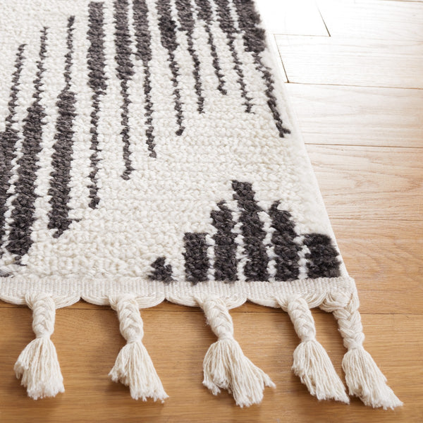 Safavieh Moroccan Tassel 101 Power Loomed 100% Polypropylene Rug MRT101A-9