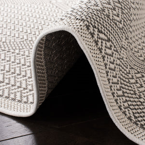 Martha Stewart Indoor Outdoor Martha Stewart Outdoor 339 Indoor - Outdoor Power Loomed Polypropylene Frize Rug in Charcoal, Beige 4ft-5in x 6ft-5in