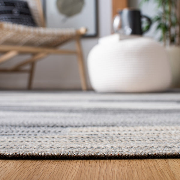 Montage 300 Montage  Power Loomed 100% Polypropylene Rug Grey / Dark Grey