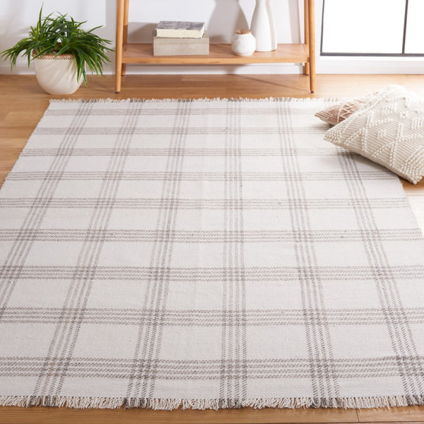 Safavieh Montauk 578 Hand Loomed Polyester Rug MTK578F-8