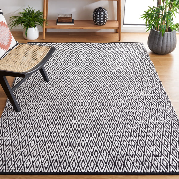 Montauk Hand Woven Rug in Durable Polyester and Cotton for a Cozy, Stylish Home Décor Upgrade