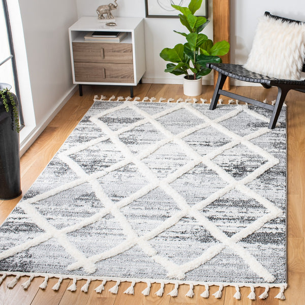 Moroccan Tassel Shag 674 Shag & Flokati Power Loomed Polypropylene Pile Rug Grey / Ivory