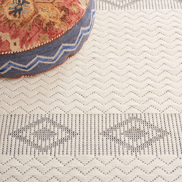 Safavieh Natura 204 Modern Hand Woven Rug Ivory / Black NAT204Z-8