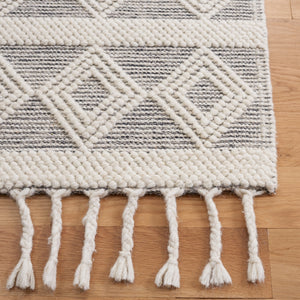 Safavieh Natura 307  Flatweave Total Content: 100% Wool Rug NAT307A-5