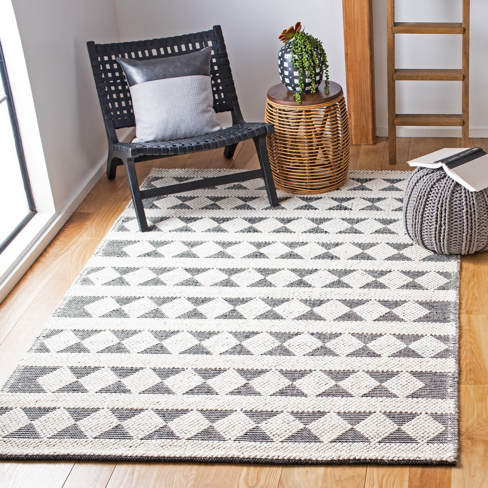Safavieh Natura 481 Hand Woven 60% Wool, 40% Cotton Rug Ivory / Black 60% Wool, 40% Cotton NAT481A-6SQ