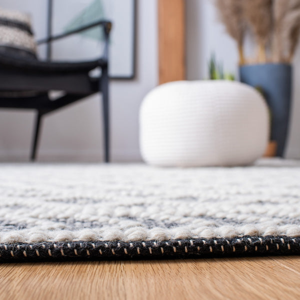 Safavieh Natura 482 Hand Woven 60% Wool, 40% Cotton Rug Ivory / Black 60% Wool, 40% Cotton NAT482A-8