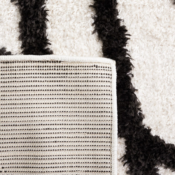 Safavieh Norway 202 Modern Power Loomed Rug Ivory / Black NOR202A-9