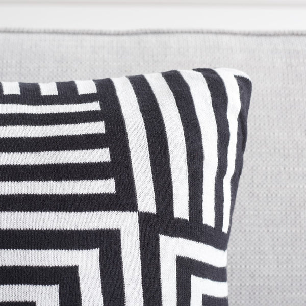 Safavieh Ziggy Pillow - Set of 2 Black / Ivory Cotton/Polyester PLS401A-1818-SET2