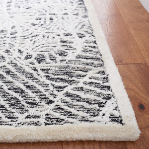 Safavieh Precious 304 Hand Tufted 60% Wool/ 20% bamboo silk/20% Cotton with Cotton backing Transitional Rug PRE304Z-8