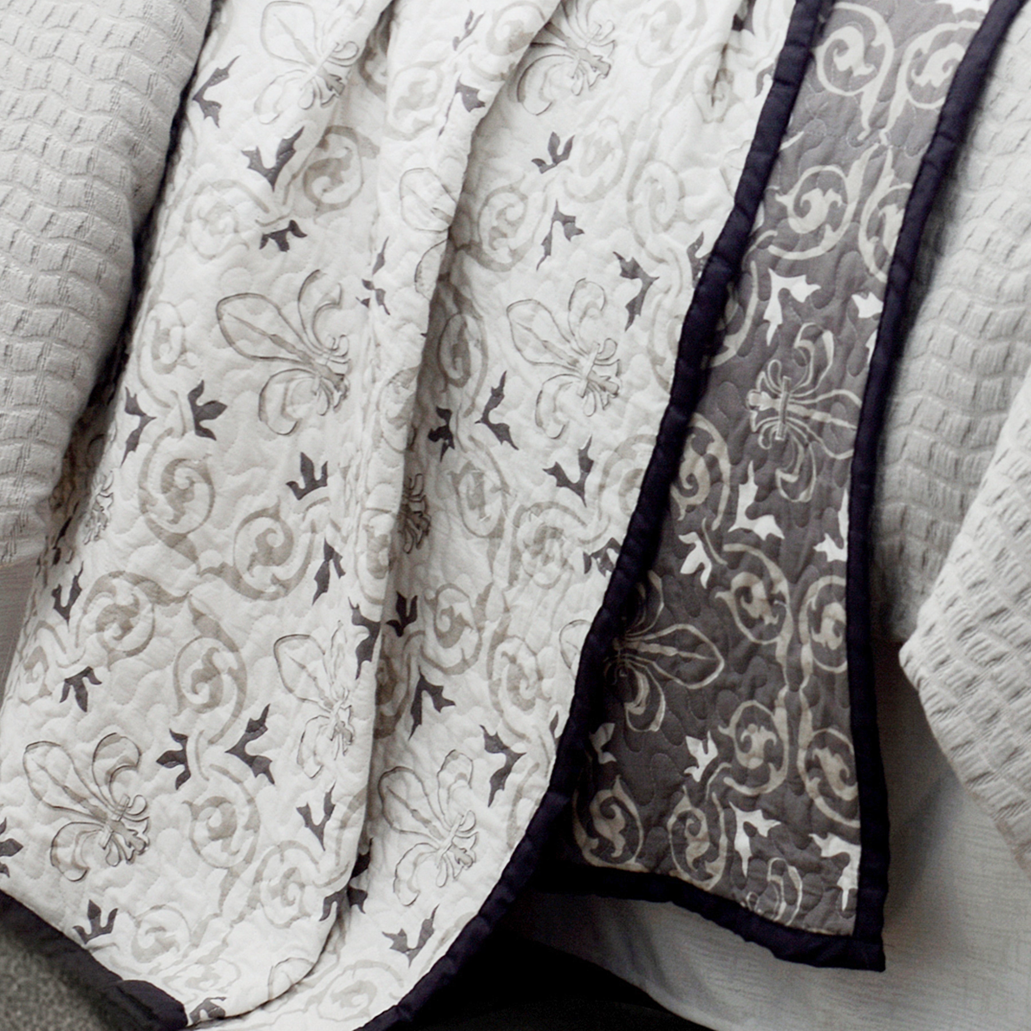 Fleur Reversible Quilt Set - Thumbnail 4