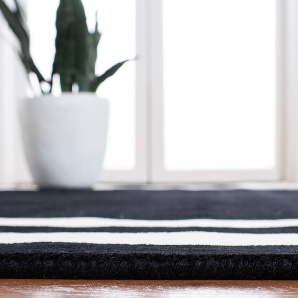 Safavieh Fitzgerald Border Hand Loomed Wool Rug RLR4151A-10