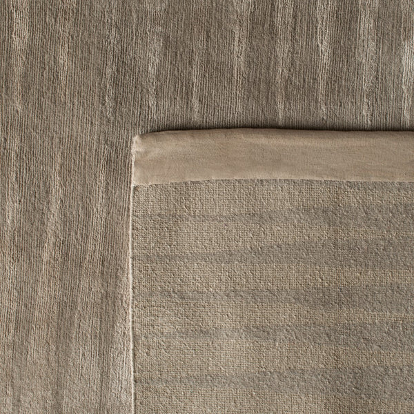 Safavieh Ayumi HAND KNOTTED 54% Wool and 46% Silk Rug RLR6720B-2