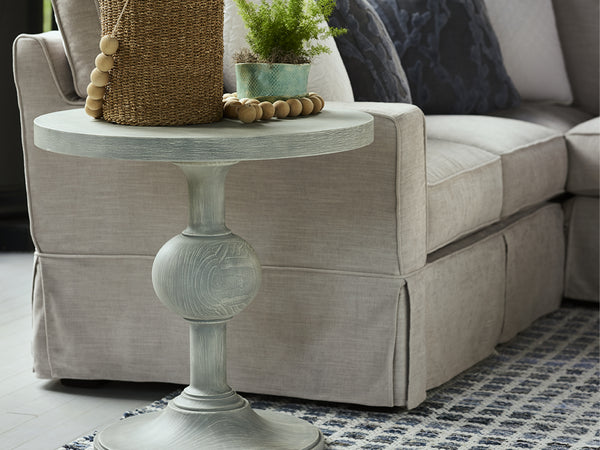 Universal Furniture Coastal Living Round Pedestal End Table 833A815-UNIVERSAL