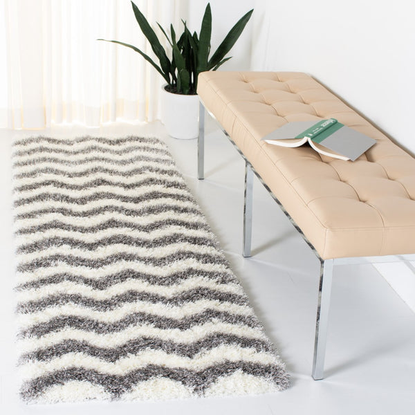 Safavieh Montreal Shag 846 Power Loomed 50% Polypropylene + 50% Polyester Shag & Flokati Rug SGM846B-25