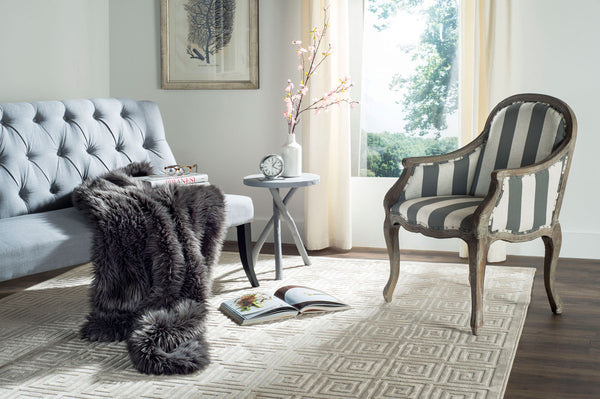 Faux Grey Shadow Fox Throw - Luxurious Soft Plush Blanket for Cozy Home Decor & Elegant Style