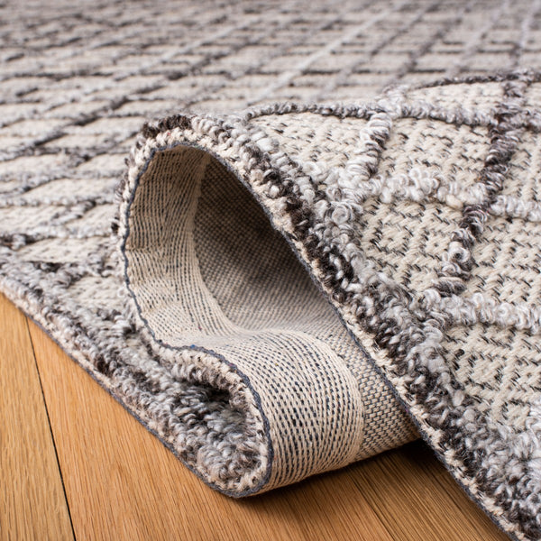 Trace 204 Contemporary Hand Tufted Wool 65%, Viscose, 25%, Nylon 10% Rug Grey / Ivory