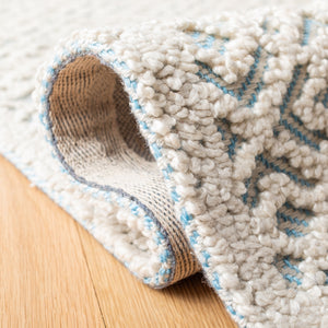 Safavieh Trace 224 Hand Tufted Pile Content: 65% Wool, 25% Viscose, 10% Nylon Rug Ivory / Blue 2'-6" x 4'