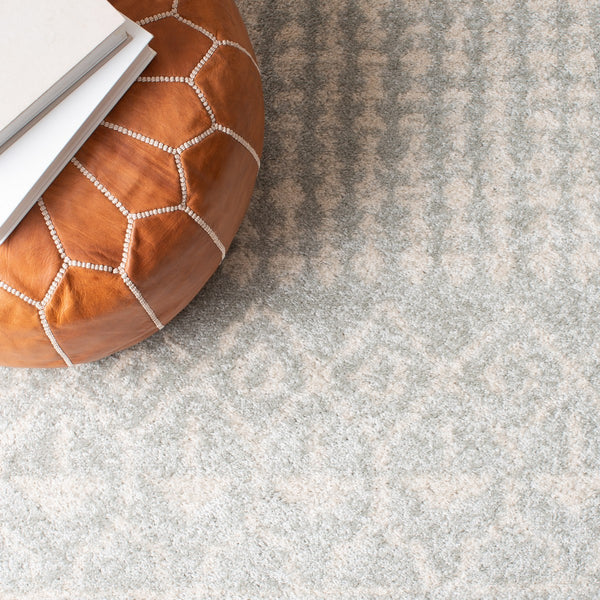 Tulum 229 Bohemian Power Loomed Polypropylene Pile Rug Light Grey / Ivory